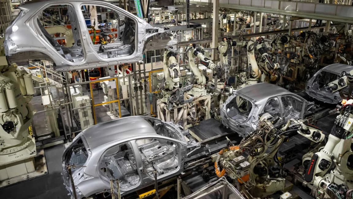 استفاده از کارگران برای آموزش رباتهای انساننما در Toyota؛ انسانها جایگزین نمیشوند